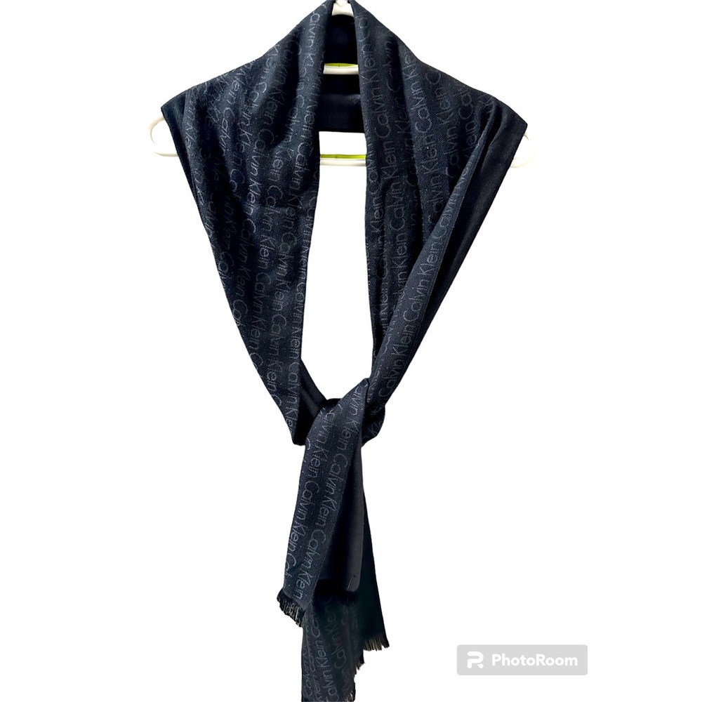 Calvin Klein Signature Scarf